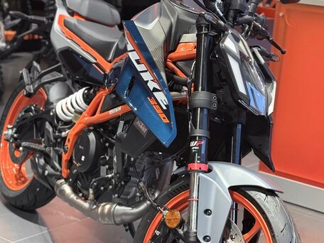 2025 KTM 390 Duke, синий, 699000 рублей, вид 4