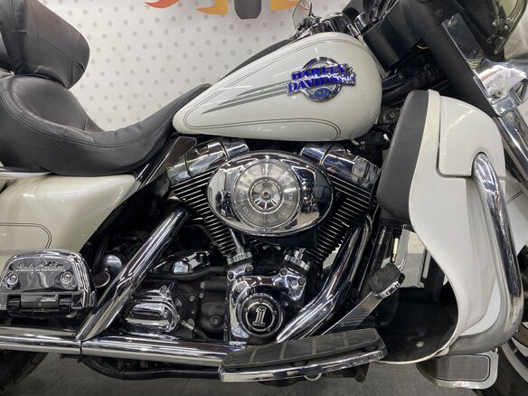 2005 Harley-Davidson Electra Glide, белый, 619000 рублей - вид 18