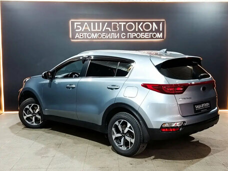2018 Kia Sportage IV Рестайлинг, серебристый, 1889000 рублей, вид 4