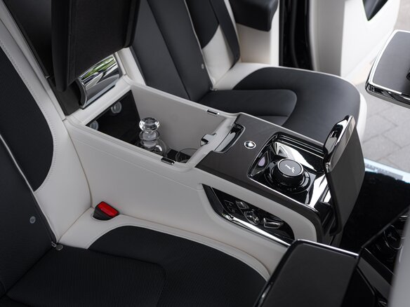 2026 Rolls-Royce Cullinan I Рестайлинг (Series II), чёрный, 63000000 рублей - вид 12
