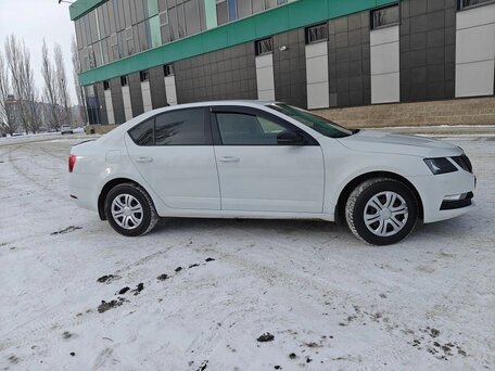 2018 Skoda Octavia III (A7) Рестайлинг, белый, 1590000 рублей, вид 4