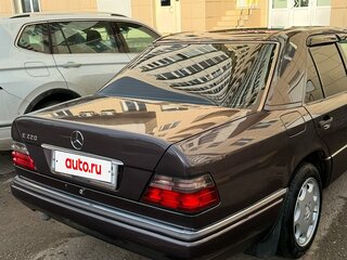 1994 Mercedes-Benz E-Класс 220 I (W124), фиолетовый, 2850000 рублей, вид 2