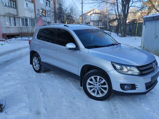 2011 Volkswagen Tiguan I Рестайлинг, серебристый, 1400000 рублей, вид 2