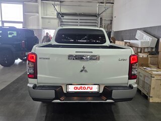 2019 Mitsubishi L200 V Рестайлинг, белый, 3650000 рублей, вид 3