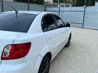 2010 Kia Rio II Рестайлинг, белый, 450000 рублей, вид 3