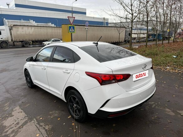 2021 Hyundai Solaris II Рестайлинг, белый, 1600000 рублей - вид 6