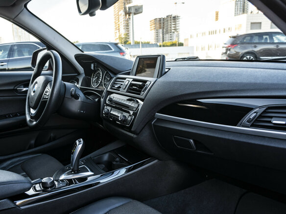 2016 BMW 1 серии 118i II (F20/F21) Рестайлинг, красный - вид 14