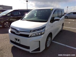 2018 Toyota Voxy III (R80) Рестайлинг, белый, 2250000 рублей, вид 1
