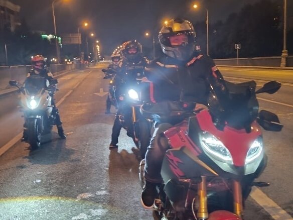 2021 BMW F 900 XR, красный, 950000 рублей - вид 4