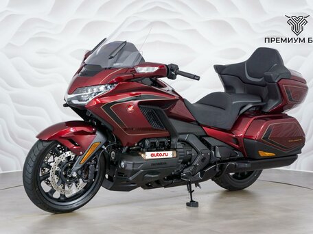 2025 Honda GL 1800 Gold Wing, красный, 3599000 рублей, вид 3