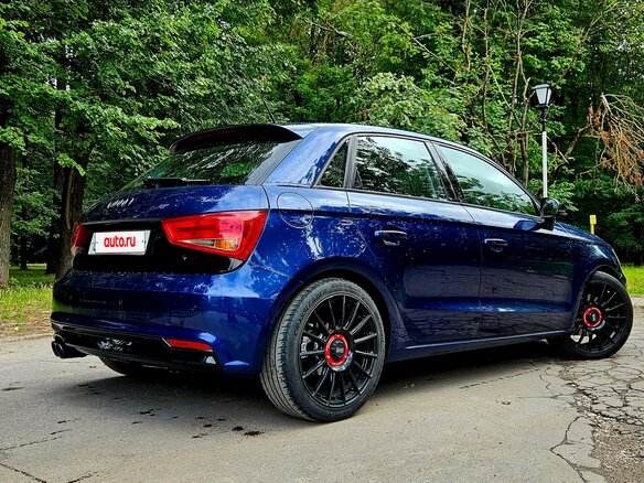 2015 Audi A1 I (8X) Рестайлинг, синий, 1650000 рублей - вид 1