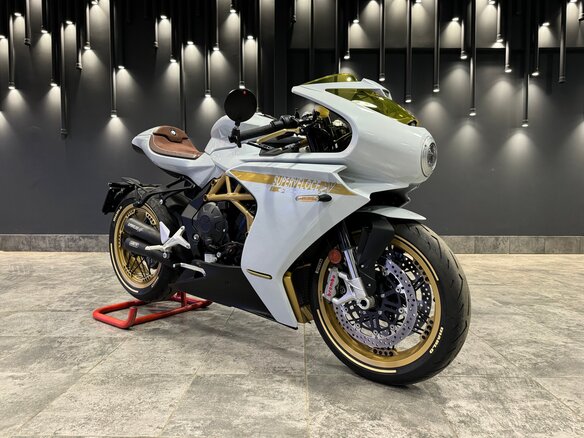 2021 MV Agusta Superveloce 800, белый - вид 6