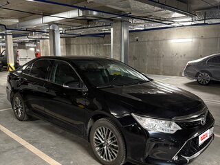 2015 Toyota Camry VII (XV50) Рестайлинг, чёрный, 1650000 рублей, вид 2