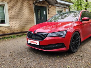 2020 Skoda Superb III Рестайлинг, красный, 2800000 рублей, вид 3