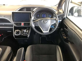 2021 Toyota Voxy III (R80) Рестайлинг, белый, 2120005 рублей, вид 5
