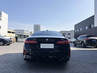 2024 BMW 5 серии 525i VIII (G60/G61/G68), чёрный, 5175437 рублей, вид 5