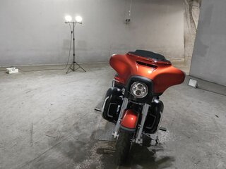 2018 Harley-Davidson CVO Street Glide, оранжевый, 1970000 рублей, вид 3