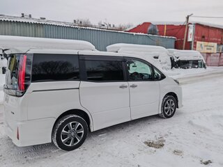 2020 Toyota Noah III (R80) Рестайлинг, белый, 3150000 рублей, вид 3