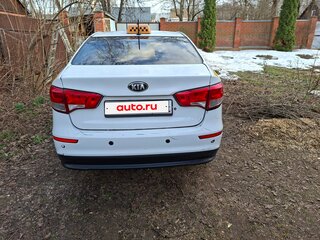 2016 Kia Rio III Рестайлинг, белый, 850000 рублей, вид 4