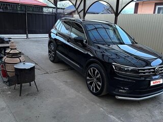 2017 Volkswagen Tiguan II, чёрный, 2350000 рублей, вид 2