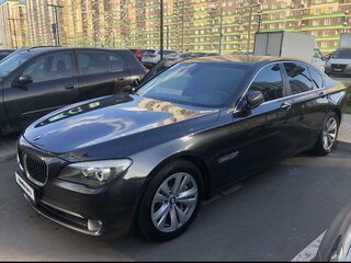 2009 BMW 7 серии 740i V (F01/F02/F04), серый, 1350000 рублей, вид 1