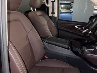 2025 Mercedes-Benz V-Класс Extra Long 300 экстра длинный III (W447) Рестайлинг 2, чёрный, 11000000 рублей, вид 4