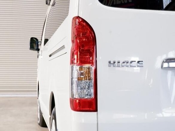 2023 Toyota HiAce H200 Рестайлинг, белый, 4989000 рублей - вид 30