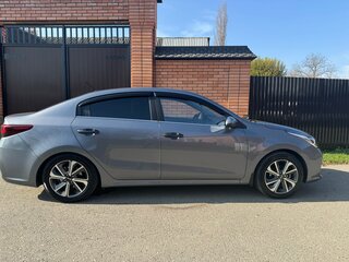 2020 Kia Rio IV, серый, 1550000 рублей, вид 3