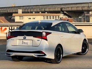 2022 Toyota Prius IV Рестайлинг (XW50), белый, 1620555 рублей, вид 3