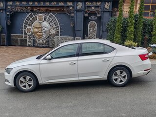 2018 Skoda Superb III, белый, 1390000 рублей, вид 4