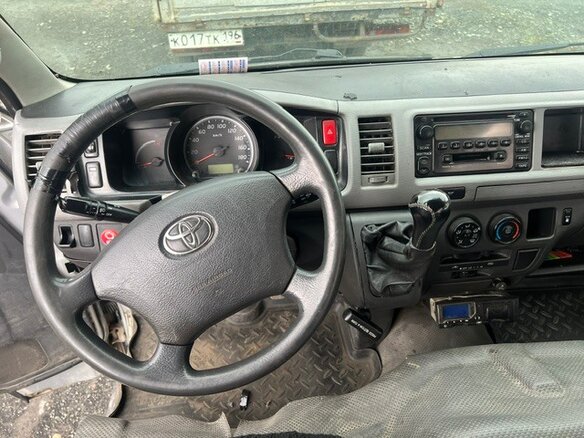 2006 Toyota HiAce, серебристый, 900000 рублей - вид 10