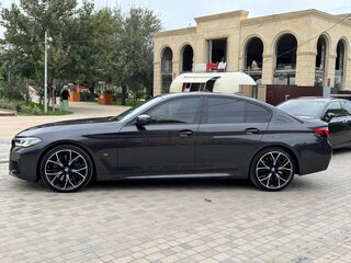 2020 BMW 5 серии 540d xDrive VII (G30/G31/G38) Рестайлинг, серый, 5800000 рублей, вид 4