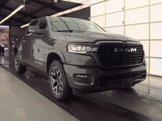 2025 Ram 1500 Crew Cab V Рестайлинг, серый, 6900000 рублей, вид 2