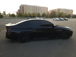 2019 BMW 5 серии M550d xDrive VII (G30/G31/G38), синий, 4777777 рублей, вид 4