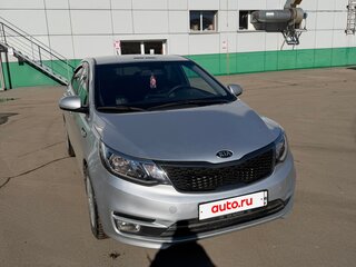 2016 Kia Rio III Рестайлинг, серебристый, 980000 рублей, вид 3