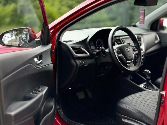 2020 Hyundai Solaris II Рестайлинг, красный, 1050000 рублей - вид 13