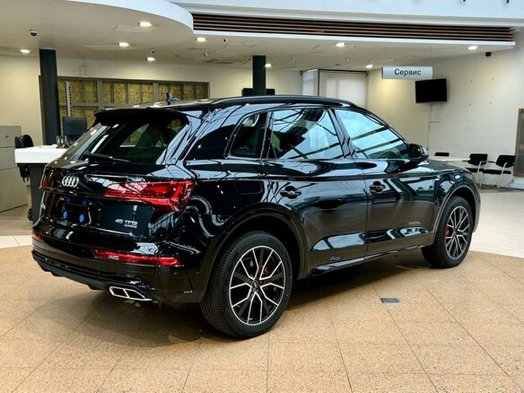 2025 Audi Q5 L 45 TFSI II (FY) Рестайлинг, чёрный, 6080000 рублей - вид 3