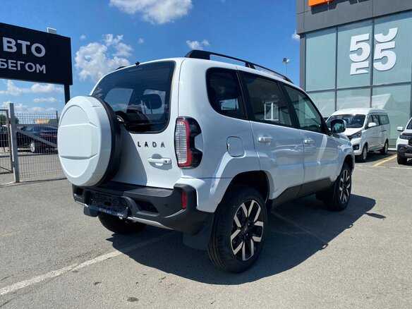 2026 Lada (ВАЗ) Niva Travel I Рестайлинг, белый, 1814000 рублей - вид 5
