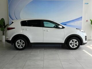 2017 Kia Sportage IV, белый, 1935000 рублей, вид 4