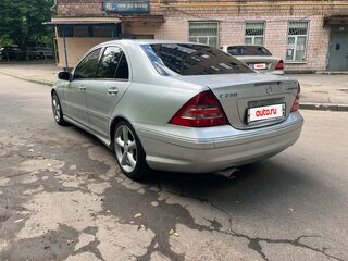2005 Mercedes-Benz C-Класс 230 II (W203) Рестайлинг, серебристый, 550000 рублей, вид 4