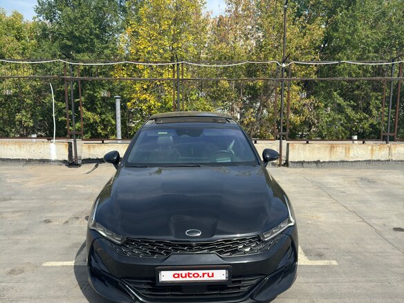 2021 Kia K5 III, чёрный, 2600000 рублей - вид 1