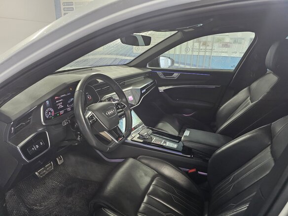 2020 Audi A6 55 TFSI e V (C8), белый, 4750000 рублей - вид 4