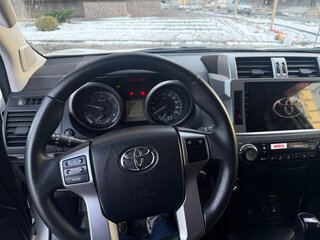 2013 Toyota Land Cruiser Prado 150 Series Рестайлинг 1, белый, 4000000 рублей, вид 2