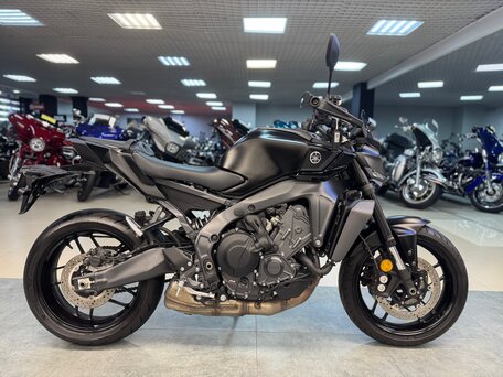 2025 Yamaha MT-09 (FZ-09), серый, 1290000 рублей, вид 1