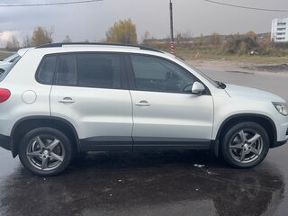 2012 Volkswagen Tiguan I Рестайлинг, серебристый, 1380000 рублей, вид 3