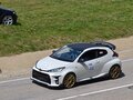 2021 Toyota Yaris IV, белый, 3550000 рублей