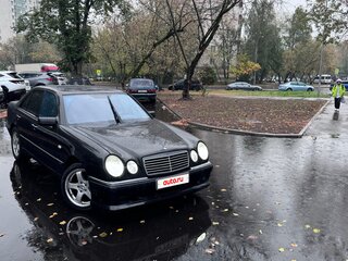 1998 Mercedes-Benz E-Класс 240 II (W210, S210), чёрный, 460000 рублей, вид 4