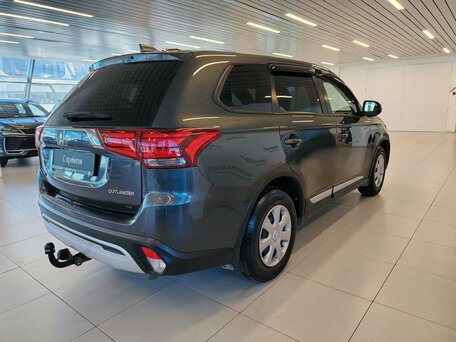 2019 Mitsubishi Outlander III Рестайлинг 3, серый, 1673000 рублей, вид 2