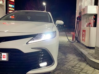 2021 Toyota Camry VIII (XV70), белый, 2650000 рублей, вид 3
