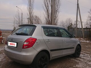 2013 Skoda Fabia II Рестайлинг, серебристый, 505000 рублей, вид 4